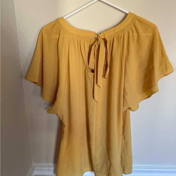 Women’s Size XL Mustard Yellow Cato Flowy Semi-Sheer Round Neck Keyhole Back Top - Picture 3 of 6